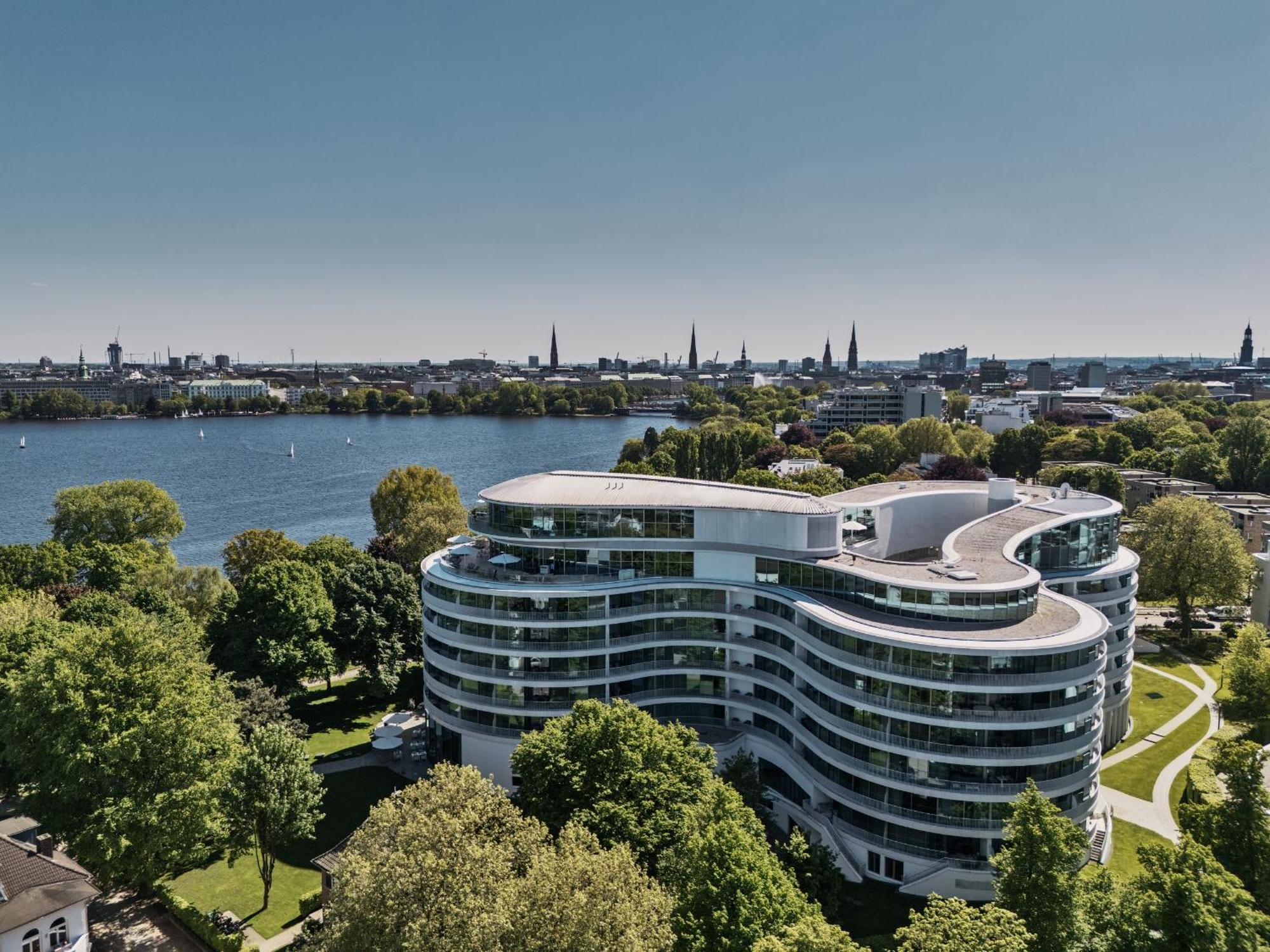 The Fontenay Гамбург Экстерьер фото Residential complex in Hamburg